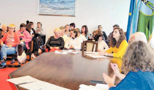 Dvadesetak novih njegovateljica