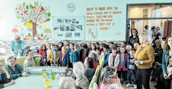 Mališani uljepšali dan seniorima