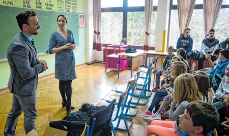 Delnički školarci zasuli pitanjima američke goste