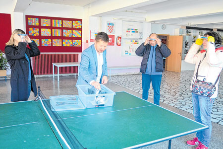 Sven Maričić donirao delničkim školama vizire napravljene 3D tehnologijom