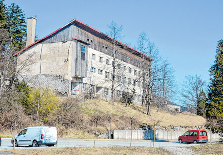 Stara ambulanta čeka ulagače, Dom za starije izbor izvođača