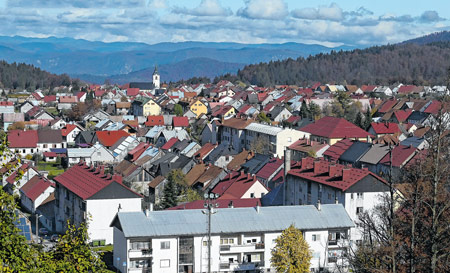 Delnice pomažu Petrinji