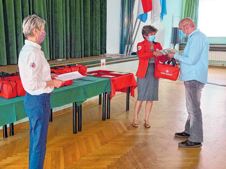 GDCK Delnice: Podjeljene 22 torbe s prvom pomoći