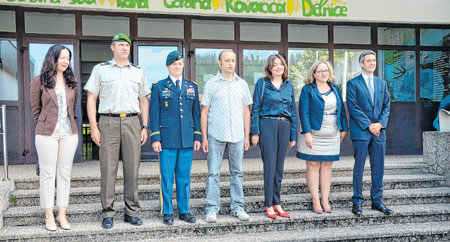 US Army s 350.000 dolara obnavlja delničku školu