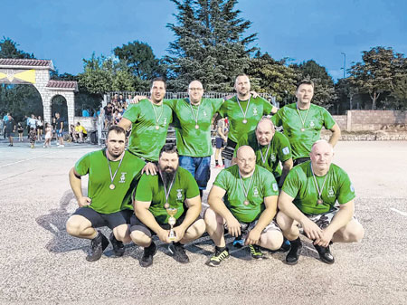 Konopaški klub Delnice: Prvi nastup pa bronca