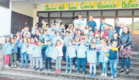 HNK Rijeka darivao delničke prvašiće