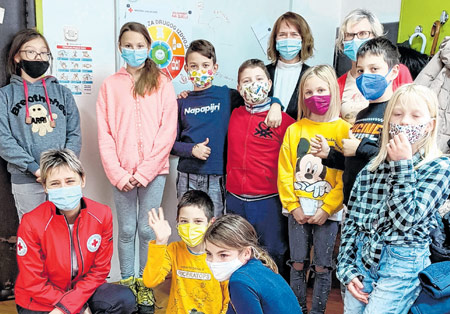 Lokvarski osnovci posjetili delnički Crveni križ