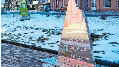 Vandali ruše, grad popravlja