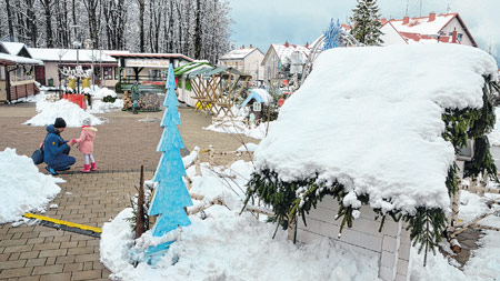 Snijeg uljepšao doba adventa, sli i zadao posla Goranima