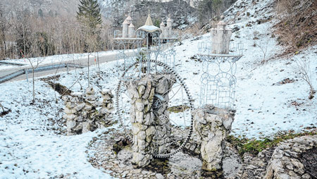 Umjetnička instalacija uz rijeku Kupu