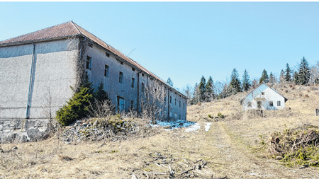 Kompleks vojnih skladišta V1 na čekanju