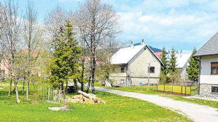 Traju prijepori oko toga hoće li nedaleko zgrade nekadašnje ambulante biti izgrađena stambena zgrada