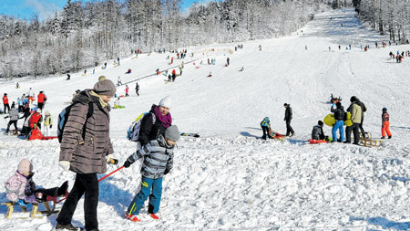 Goranske snježne staze čekaju skijaše i sanjkaše