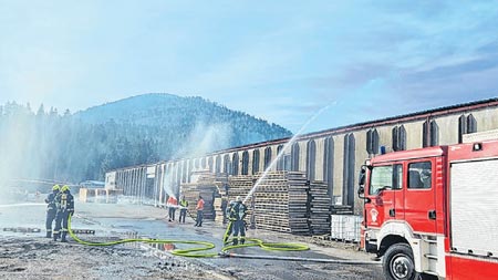 Održana vatrogasna vježba RST-Pelletsa i JVP-a Delnice