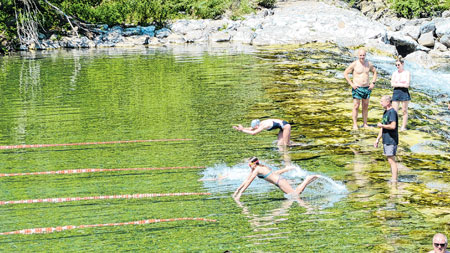 Kupom uzvodno: Plivački miting privukao je tridesetak sudionika i puno više publike