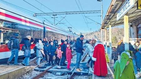 Tin Express: Vilenjaci i Baka Mraz dočekali goste