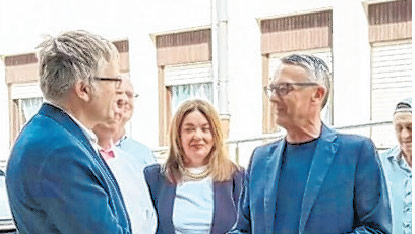 Župan u Delnicama: Srednjoj školi doniran kombi