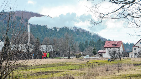 Članovi delničkog HDZ-a na tiskovnoj konferenciji o onečišćenju zraka u gradu